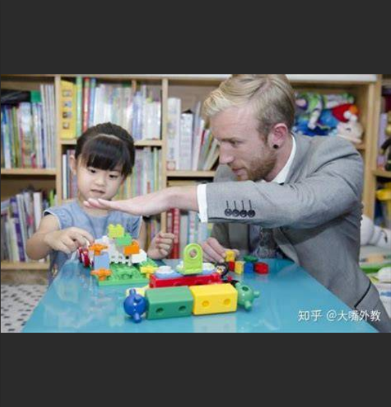  从幼儿园就开始的“英语内卷”：小学生究竟在学什么，又失去了什么？