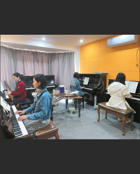  30岁学钢琴，是烧钱还是圆梦？成人钢琴课价格真相揭秘！